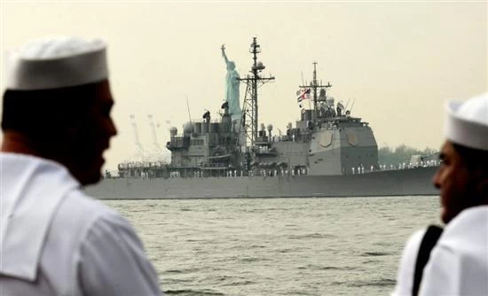 Τα αμερικανάκια του στόλου βρήκαν το δάσκαλο τους στην Κρήτη – Πείραξαν κοπέλα και τους κυνήγησαν 2.000 Κρητικοί